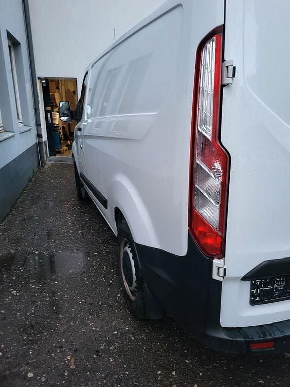 Second-hand Ford Transit Custom 105 CP (77 kW) 2019 Alb Berlinǎ