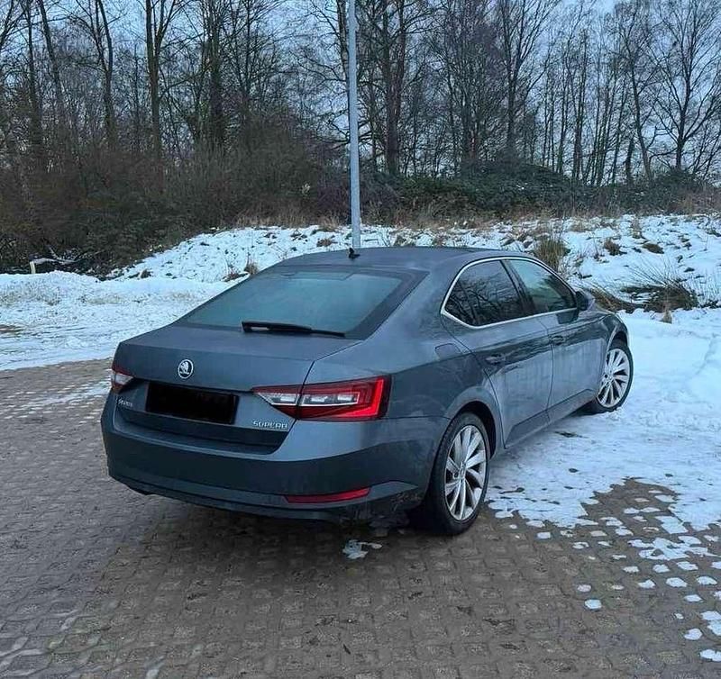 Gebraucht Skoda Superb Style 150 PS (110 kW) 2018 Grau Limousine