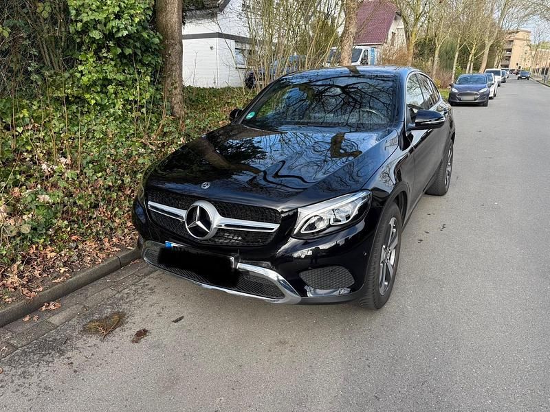 Gebraucht Mercedes GLC250 211 PS (155 kW) 2019 Schwarz Coupé