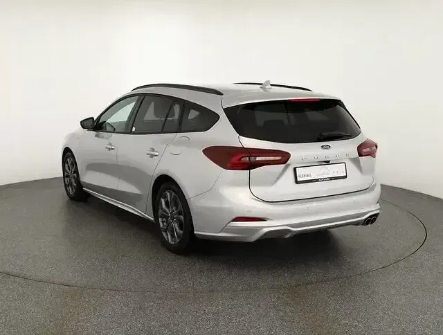 Nowe Ford Focus ST-Line X 155 KM (114 kW) 2025 Srebrny Sedan/Limuzyna