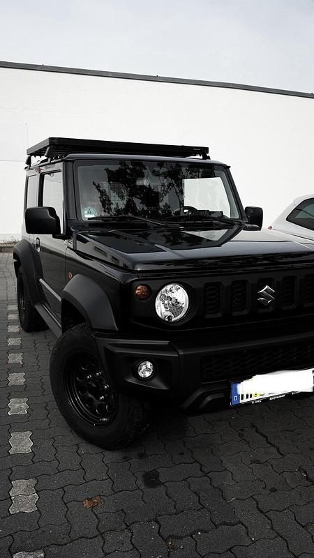 Schwarz Gebraucht 2022 Suzuki Jimny SUV | 29.999 € (Fairer Preis) - Bild 1/4