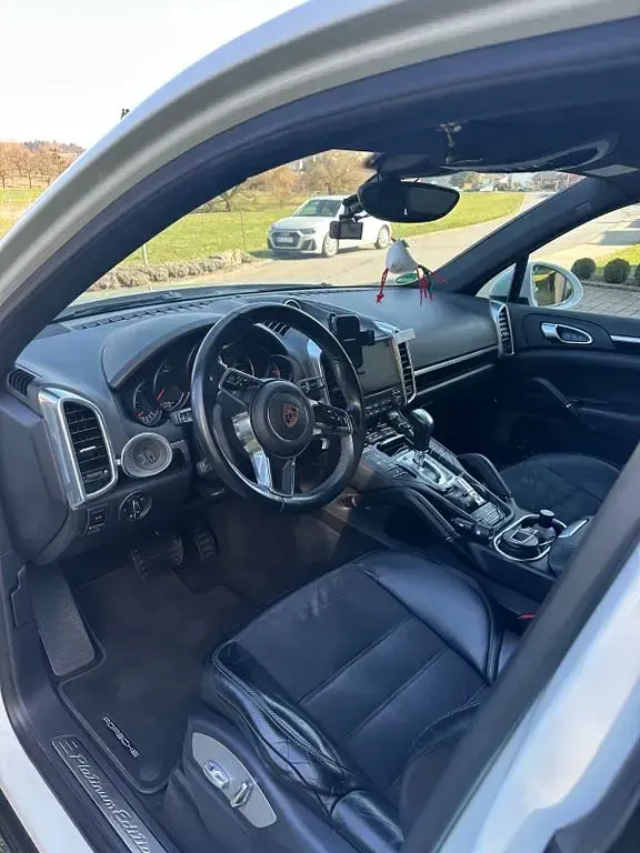 Second-hand Porsche Cayenne Platinum Edition 262 CP (192 kW) 2016 Alb SUV