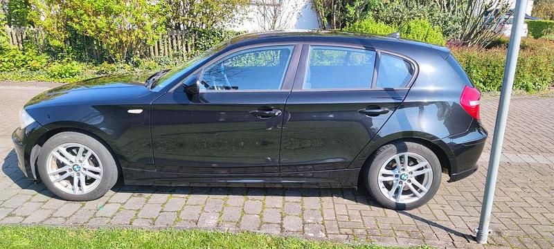 Second-hand BMW 116 122 CP (89 kW) 2011 Negru Hatchback