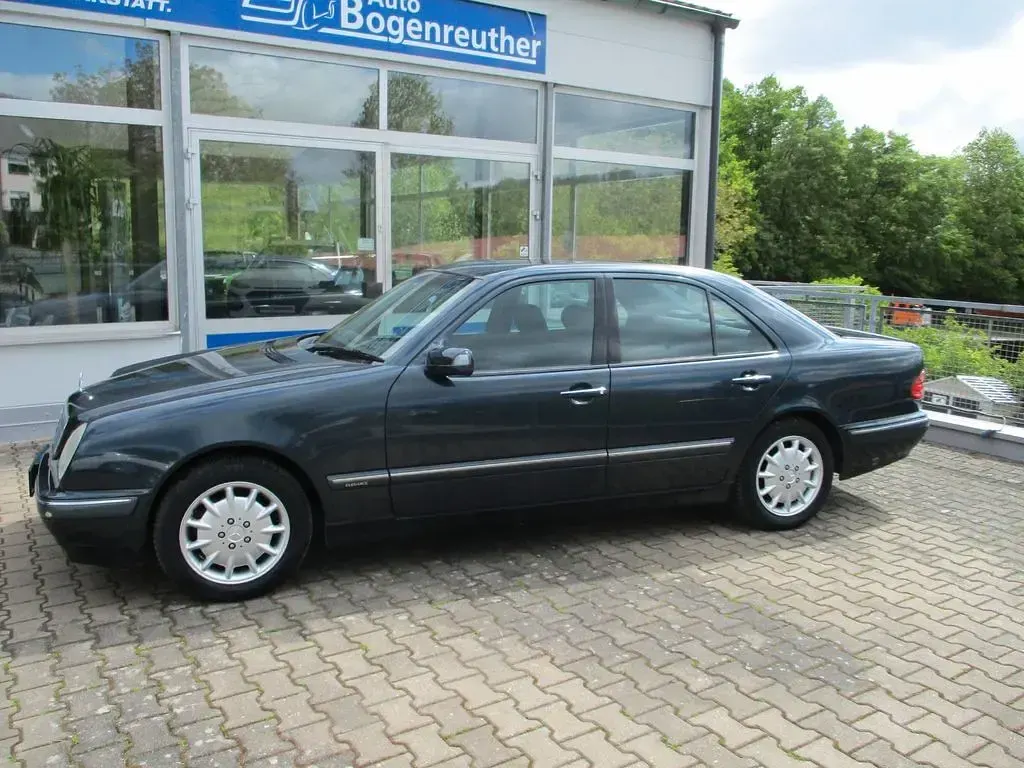 Gebraucht Mercedes E200 186 PS (136 kW) 2000 Blau Limousine