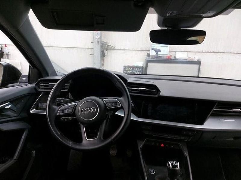 Gebraucht Audi A3 Basis 110 PS (80 kW) 2022 Grau Limousine