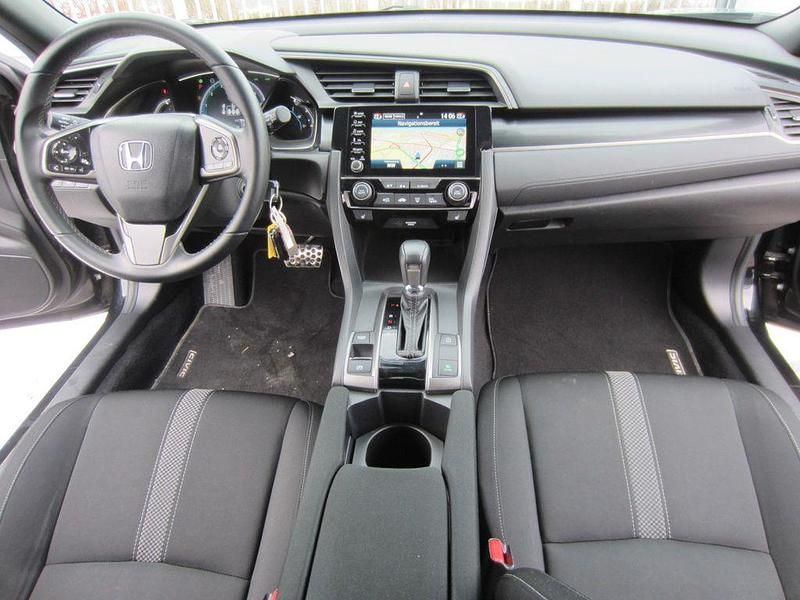 Gebraucht Honda Civic Elegance 126 PS (92 kW) 2021 Crystal black Limousine