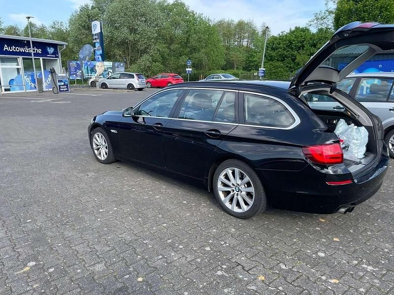 Schwarz Gebraucht 2013 BMW 520 Kombi | 5.699 € (Fairer Preis) - Bild 1/4