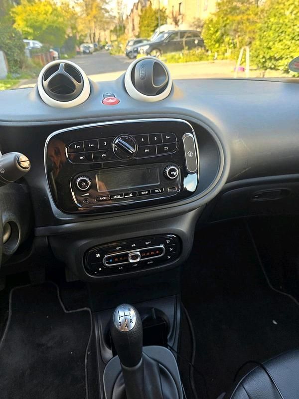 Używany Smart ForFour Passion 71 KM (52 kW) 2015 Czarny Hatchback