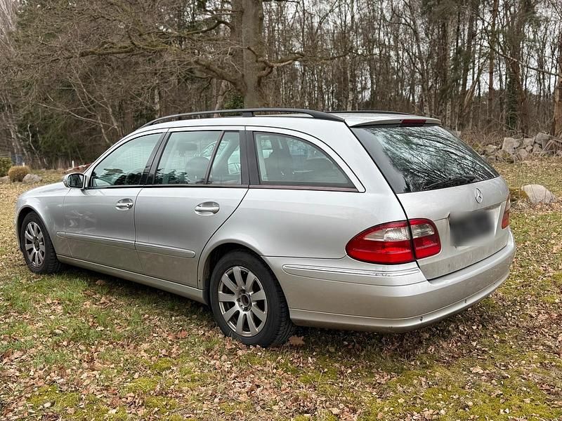 Gebraucht Mercedes E220 150 PS (110 kW) 2005 Silber Kombi