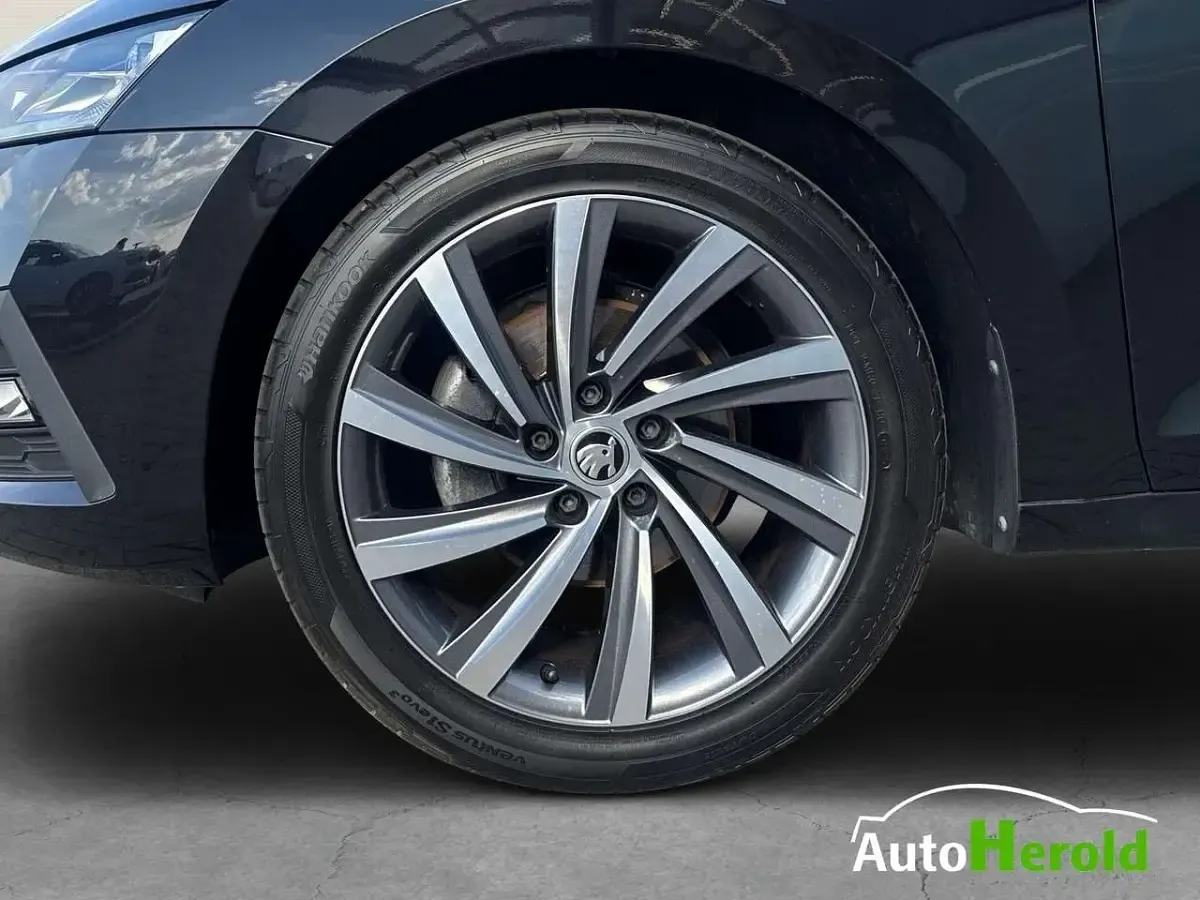 Gebraucht Skoda Octavia Tour 150 PS (110 kW) 2022 Schwarzmagic perleffekt Kombi
