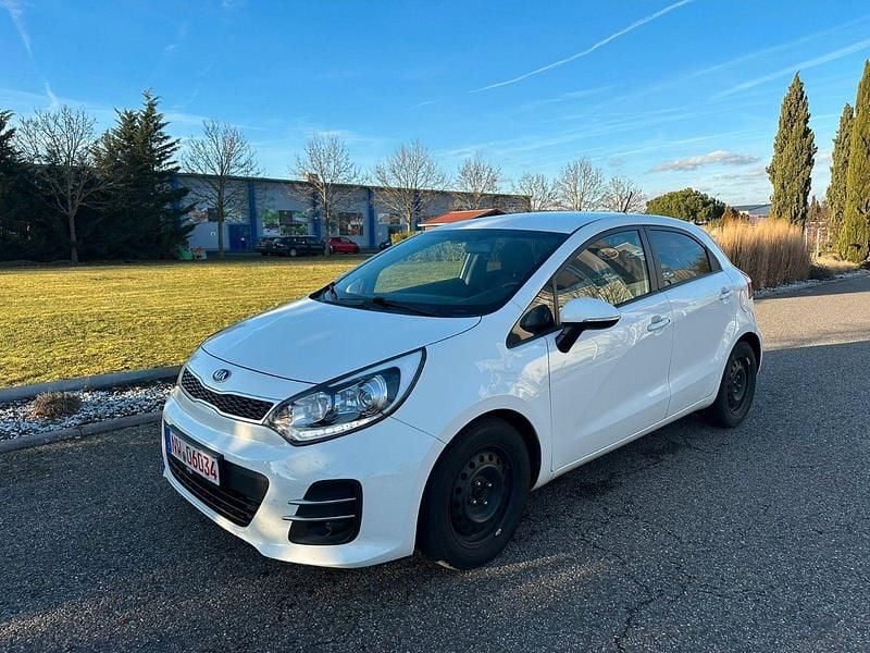 Weiß Gebraucht 2016 Kia Rio Kleinwagen | 4.950 € (Superpreis) - Bild 1/4