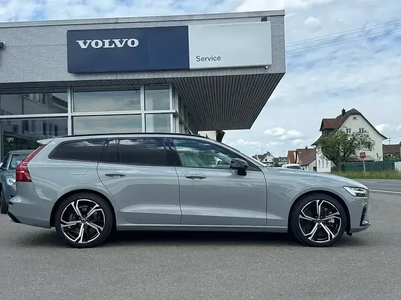 Gebraucht Volvo V60 Ultra 398 PS (292 kW) 2024 Vapour grey Kombi