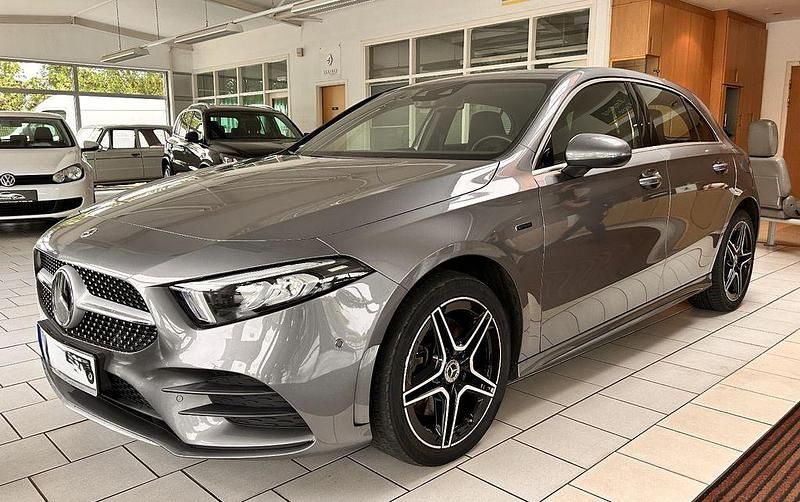Grau Gebraucht 2021 Mercedes A250 AMG Limousine | 24.499 € (Guter Preis) - Bild 1/4