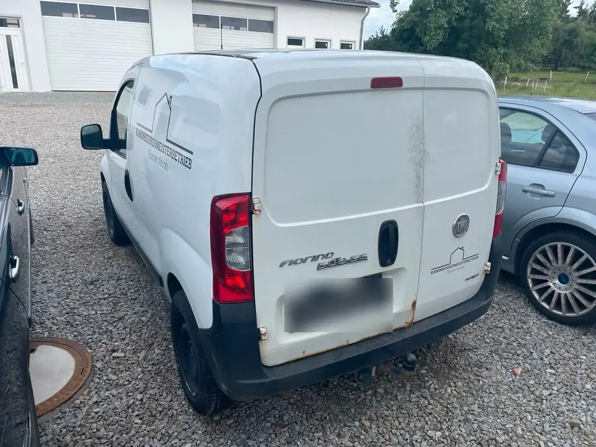 Gebraucht Fiat Fiorino 75 PS (55 kW) 2011 Weiß Van / Kleinbus