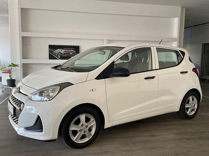Gebraucht Hyundai i10 Classic 67 PS (49 kW) 2017 Weiß Kleinwagen