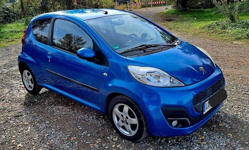 Blau Gebraucht 2013 Peugeot 107 Active Kleinwagen | 3.900 € (Guter Preis) - Bild 1/4