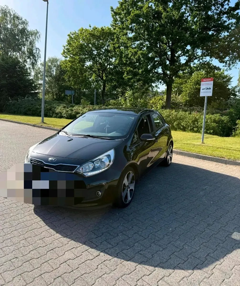 Gebraucht Kia Rio 95 PS (69 kW) 2016 Schwarz Kleinwagen