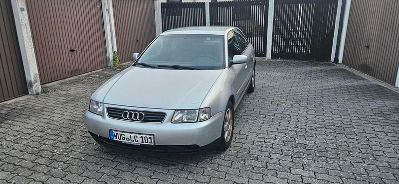 Silber Gebraucht 2000 Audi A3 Ambition Limousine | 1.850 € (Etwas zu teuer) - Bild 1/4