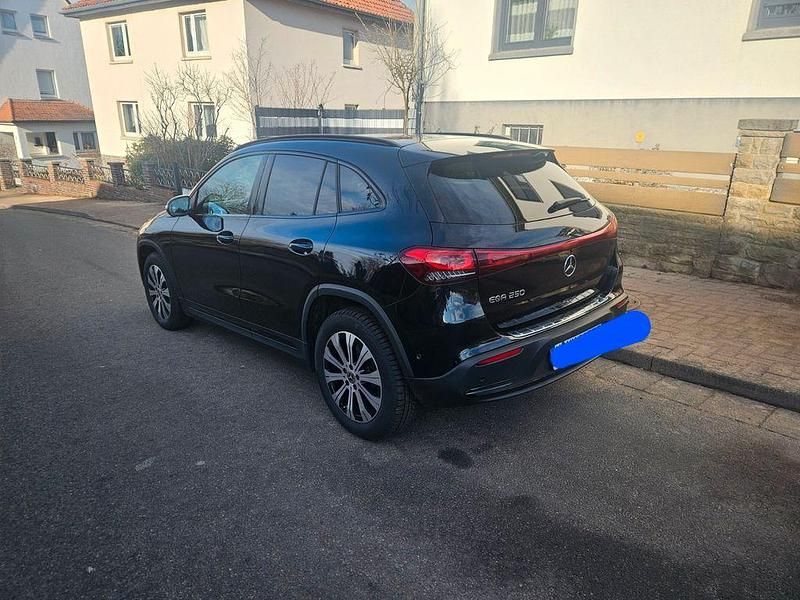 Gebraucht Mercedes EQA250 139 kW (190 PS) 2021 Schwarz SUV