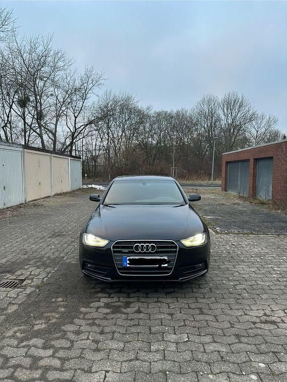 Schwarz Gebraucht 2012 Audi A4 Ambiente Limousine | 16.500 € - Bild 1/4