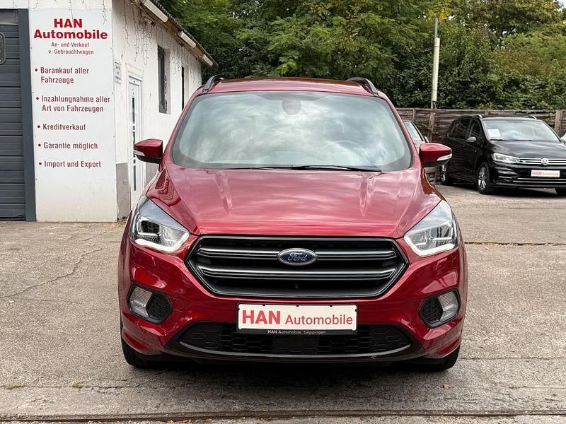 Rot Gebraucht 2018 Ford Kuga ST-Line SUV | 18.900 € (Fairer Preis) - Bild 1/4