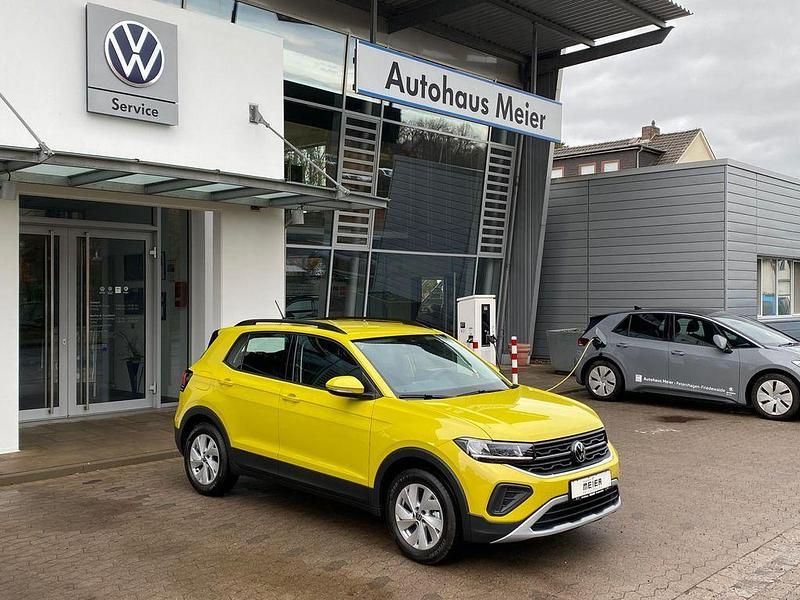 Neu VW T-Cross Life 95 PS (69 kW) 2026 Grape yellow SUV
