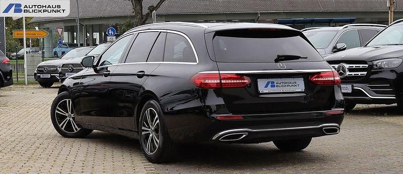Gebraucht Mercedes E220 194 PS (142 kW) 2021 Schwarz Limousine