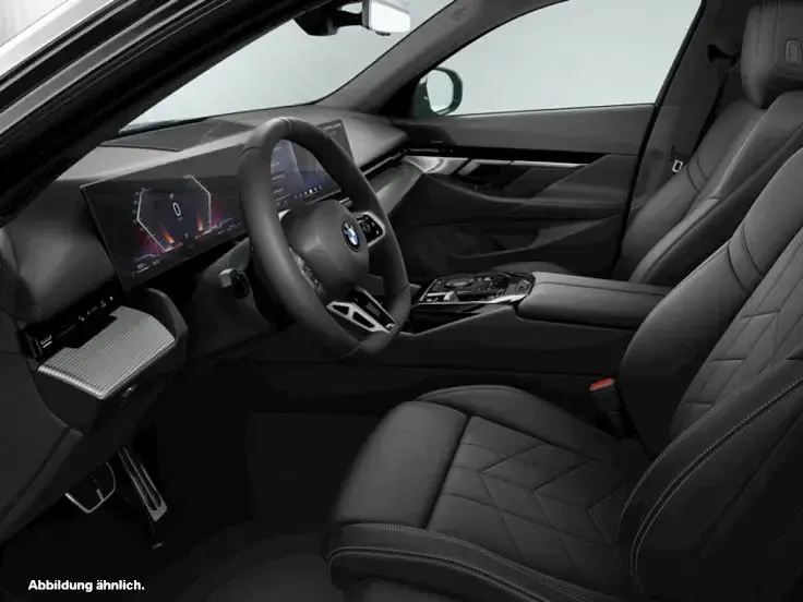 Gebraucht BMW 540 M Sport 303 PS (222 kW) 2025 Black sapphire metallic Kombi