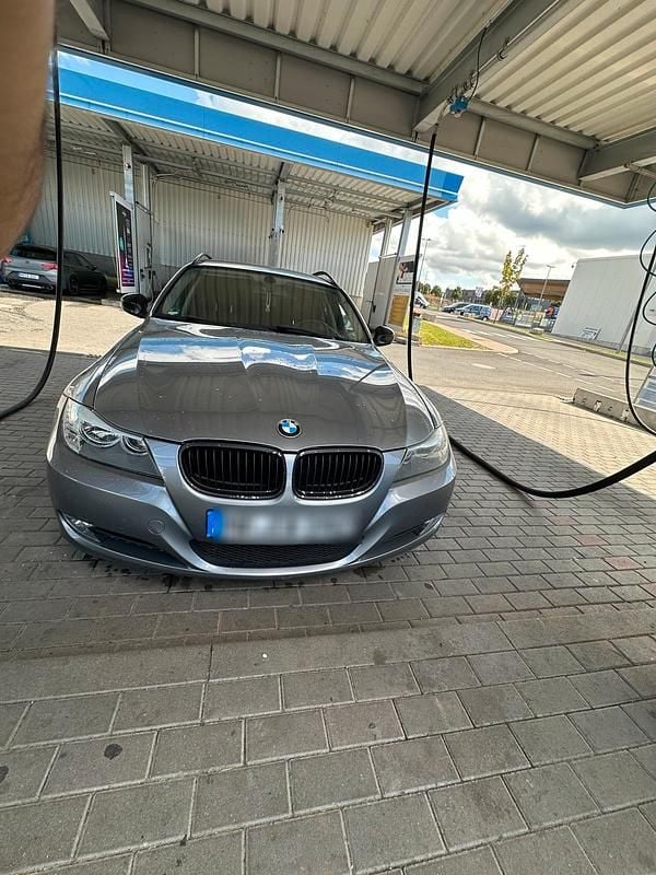 Gebraucht BMW 318 143 PS (105 kW) 2011 Silber Kombi