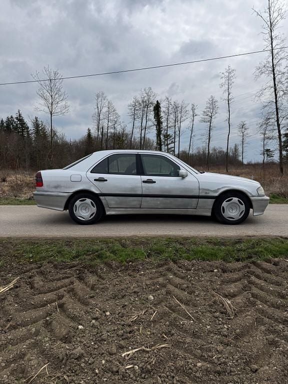 Second-hand Mercedes C180 Classic 122 CP (89 kW) 1998 Argintiu Berlinǎ