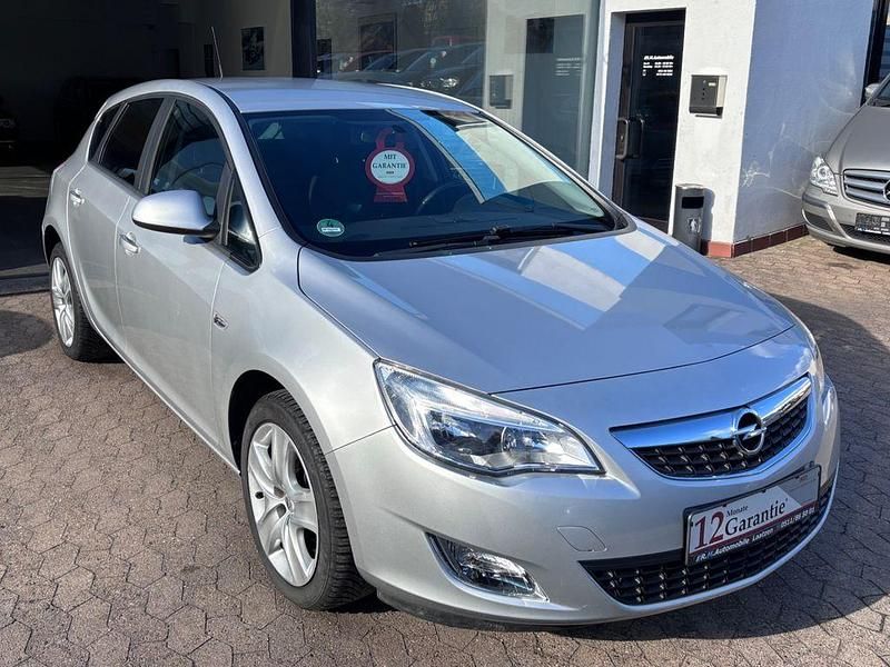 Gebraucht Opel Astra Design Edition 116 PS (85 kW) 2011 Silber Limousine