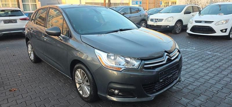 Grau Gebraucht 2012 Citroën C4 Tendance Limousine | 3.499 € (Guter Preis) - Bild 1/4