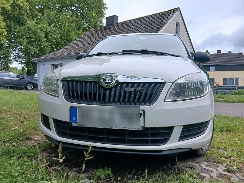 Weiß Gebraucht 2014 Skoda Roomster RS Kombi | 4.499 € (Fairer Preis) - Bild 1/4