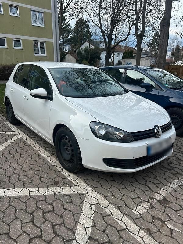 Gebraucht VW Golf VI 105 PS (77 kW) 2013 Weiß Kleinwagen