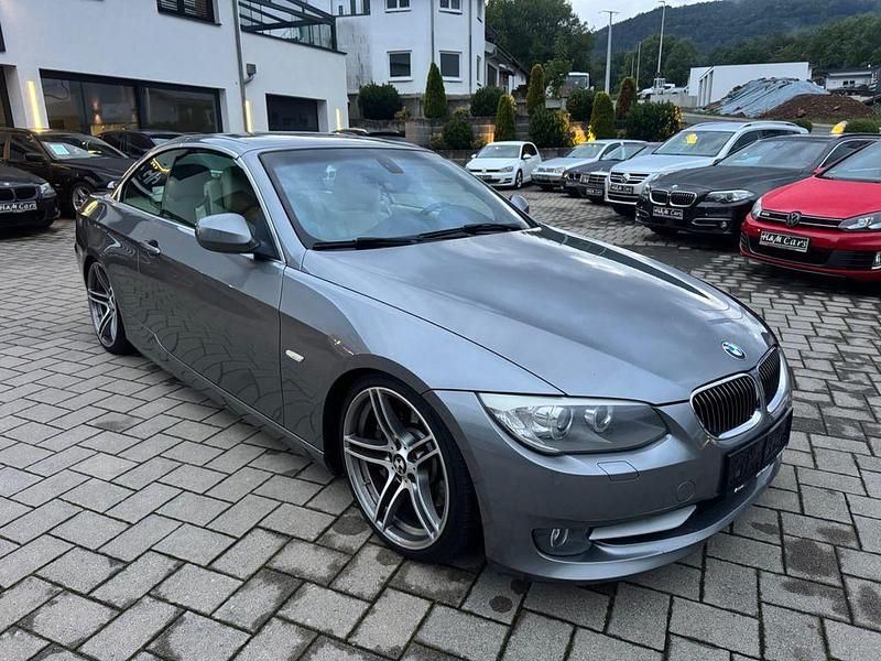 Grau Gebraucht 2010 BMW 335 Cabriolet Performance Cabrio | 10.990 € - Bild 1/4