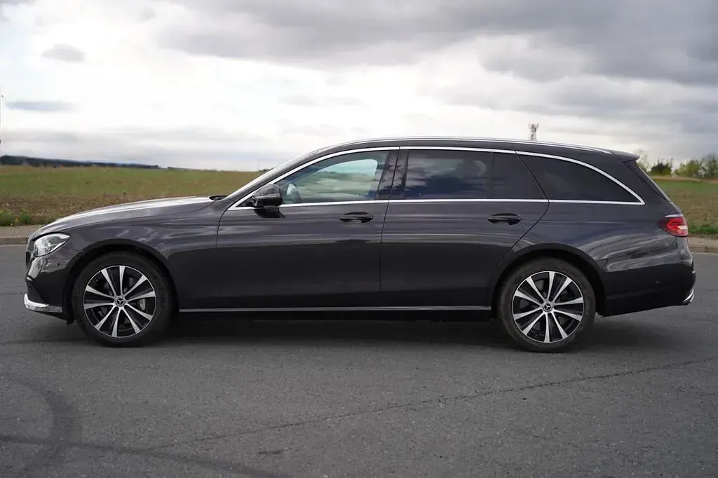 Gebraucht Mercedes E300 306 PS (225 kW) 2022 Grau Limousine
