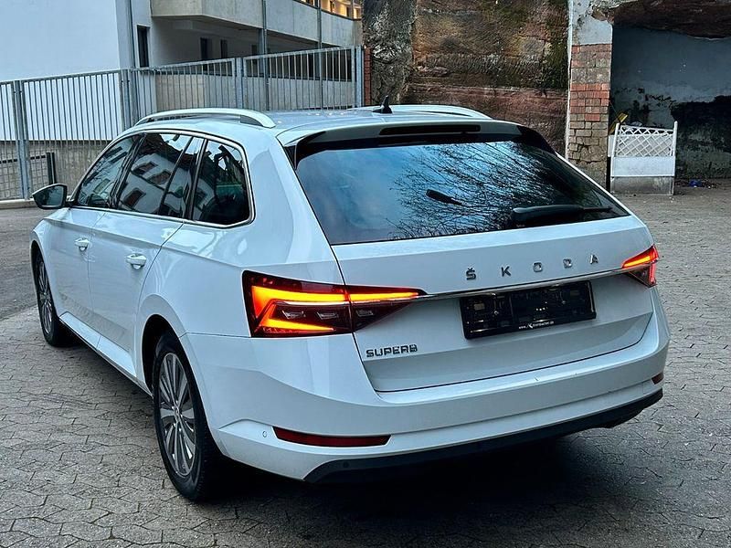 Gebraucht Skoda Superb Style 150 PS (110 kW) 2022 Weiß Kombi