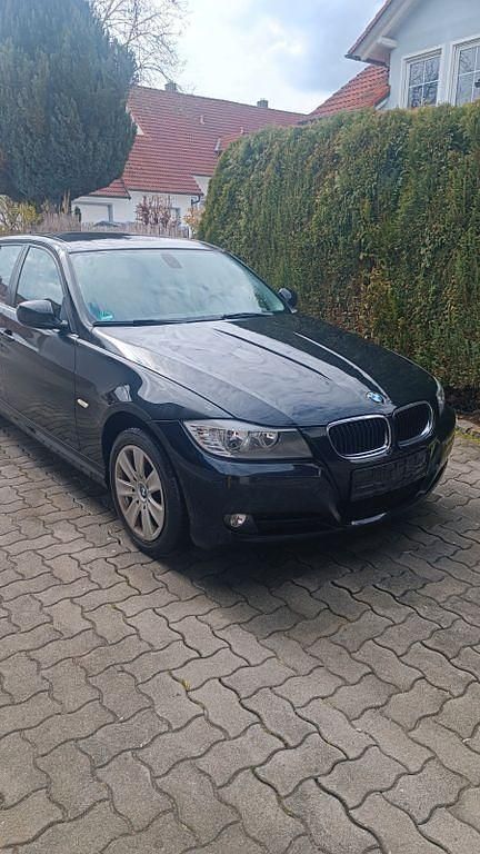 Schwarz Gebraucht 2011 BMW 118 Kleinwagen | 7.300 € (Etwas zu teuer) - Bild 1/4