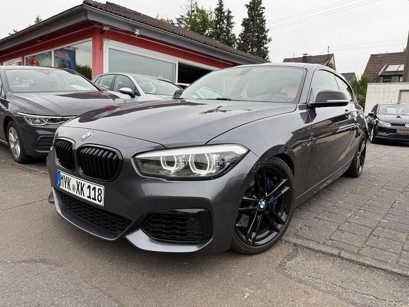 Grau Gebraucht 2019 BMW M140 M Sport Limousine | 29.999 € (Superpreis) - Bild 1/4