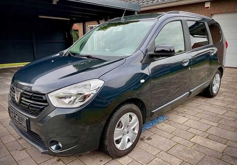 Grau Gebraucht 2020 Dacia Lodgy Comfort Van / Kleinbus | 11.990 € (Guter Preis) - Bild 1/4