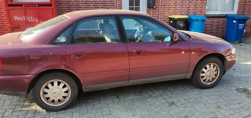 Gebraucht Audi A4 101 PS (74 kW) 1997 Rot Limousine