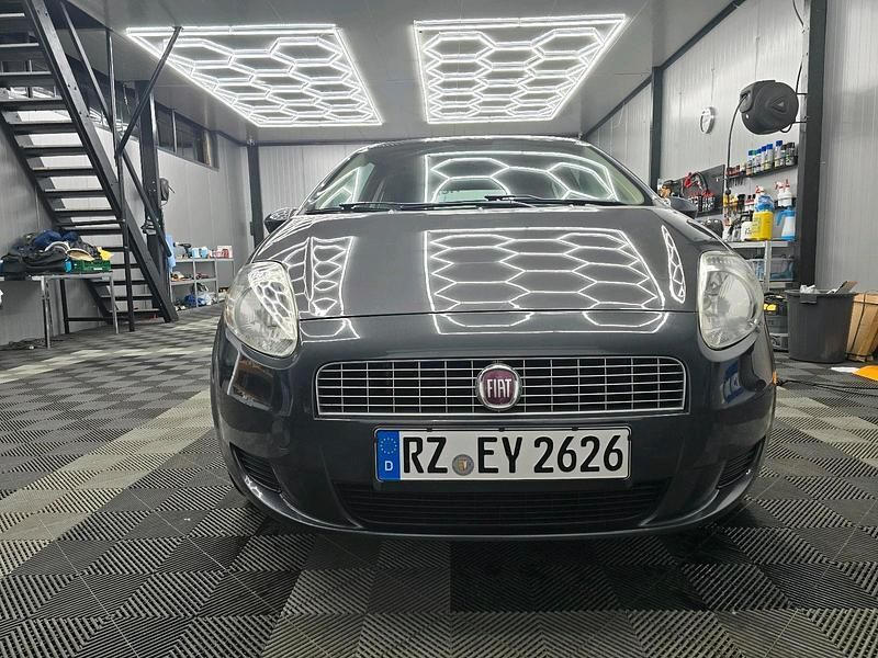 Grau Gebraucht 2008 Fiat Punto Kleinwagen | 2.600 € - Bild 1/4