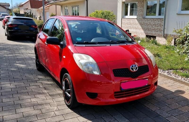Rot Gebraucht 2007 Toyota Yaris Kleinwagen | 3.450 € (Etwas zu teuer) - Bild 1/4