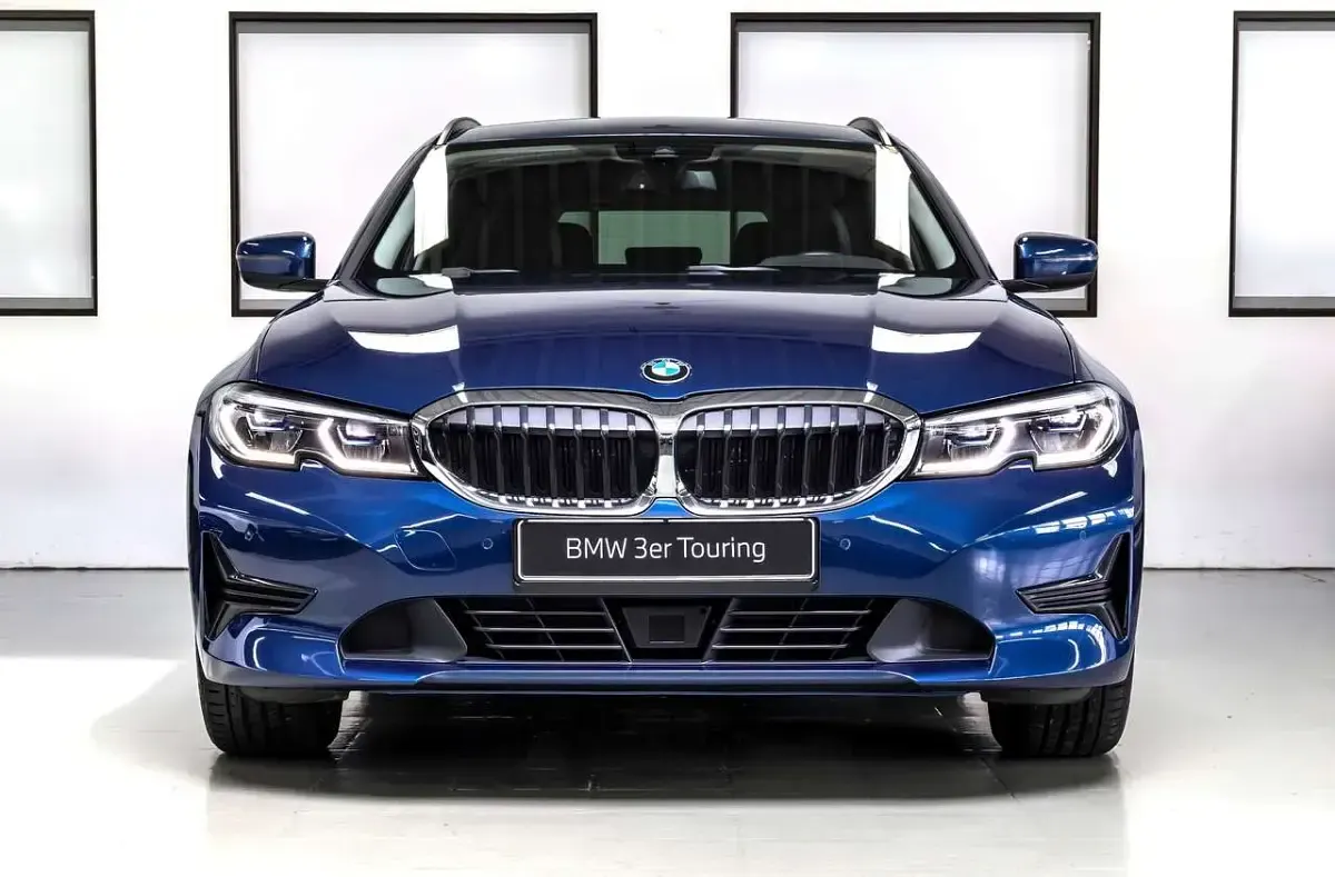 Gebraucht BMW 330 286 PS (210 kW) 2022 Phytonicblau metallic Kombi