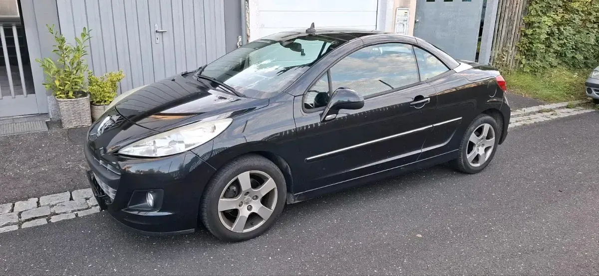 Gebraucht Peugeot 207 CC 156 PS (114 kW) 2011 Schwarz Cabrio