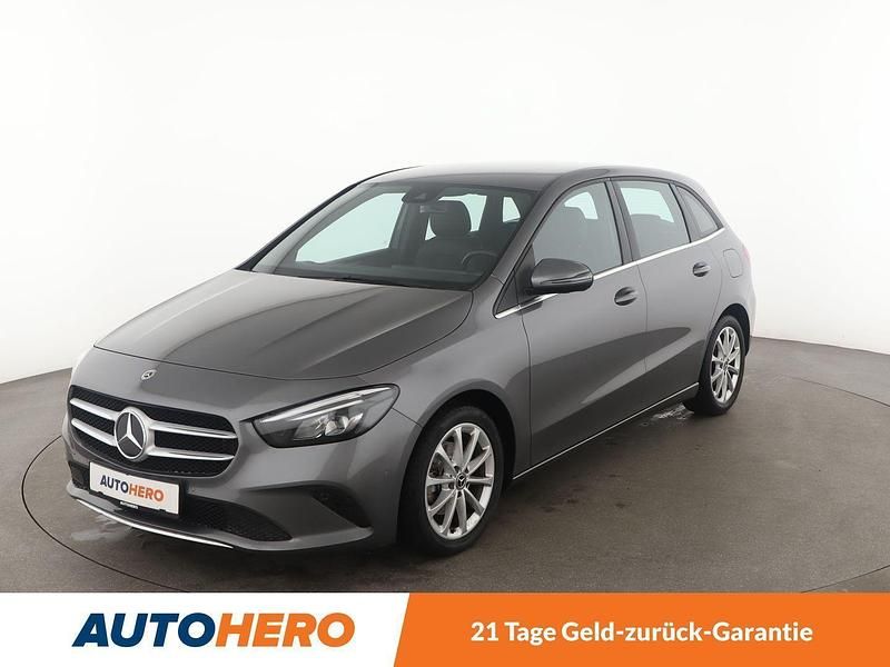 Grau Gebraucht 2019 Mercedes B180 Style Van / Kleinbus | 19.990 € (Guter Preis) - Bild 1/3