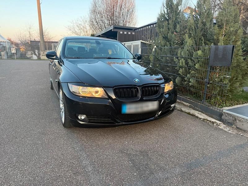 Gebraucht BMW 320 170 PS (125 kW) 2009 Schwarz Limousine