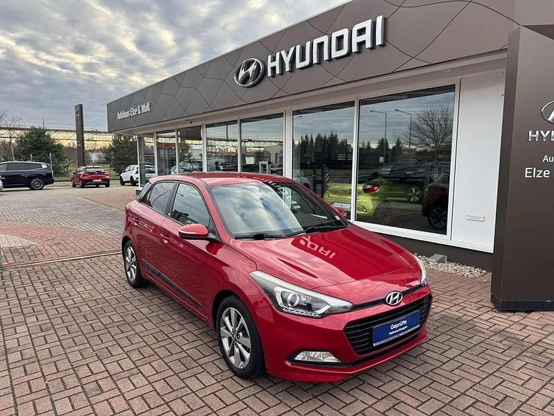 Red passion Gebraucht 2016 Hyundai i20 Passion Plus Limousine | 9.590 € (Fairer Preis) - Bild 1/4