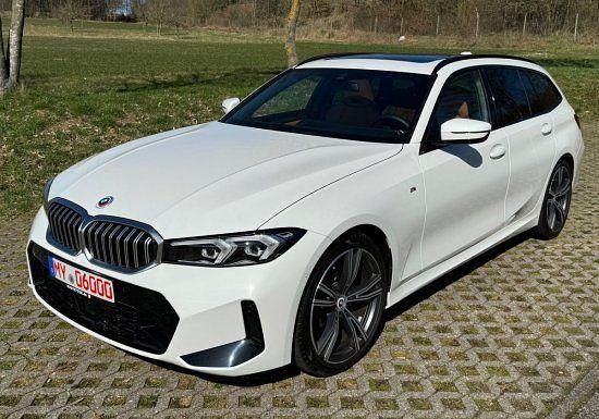Alpinweiß Gebraucht 2023 BMW 320 M Sport Kombi | 47.000 € (Teuer) - Bild 1/4