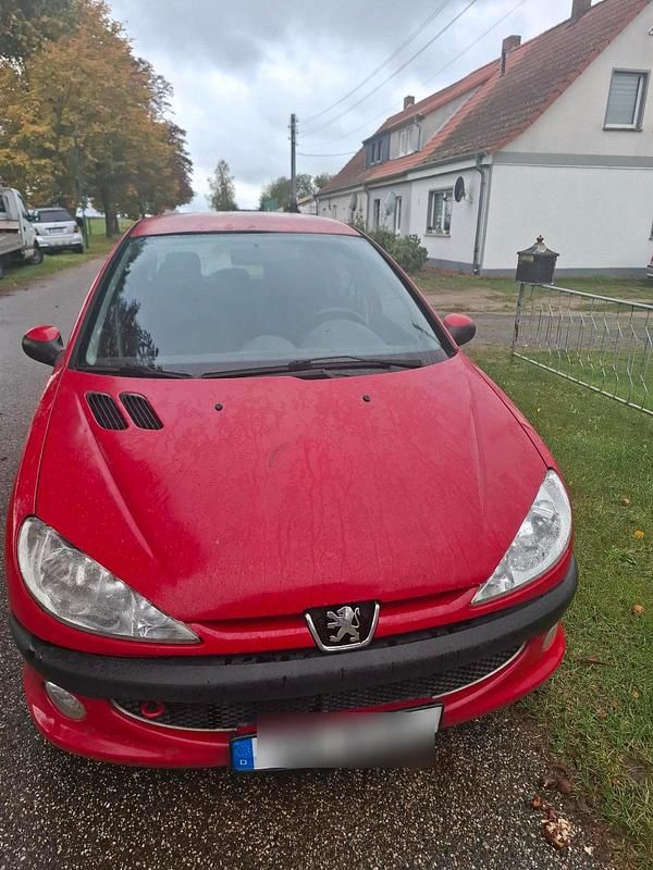 Rot Gebraucht 2006 Peugeot 206 Limousine | 1.300 € (Fairer Preis) - Bild 1/4